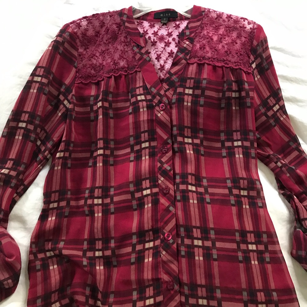 Long sleeved burgundy top